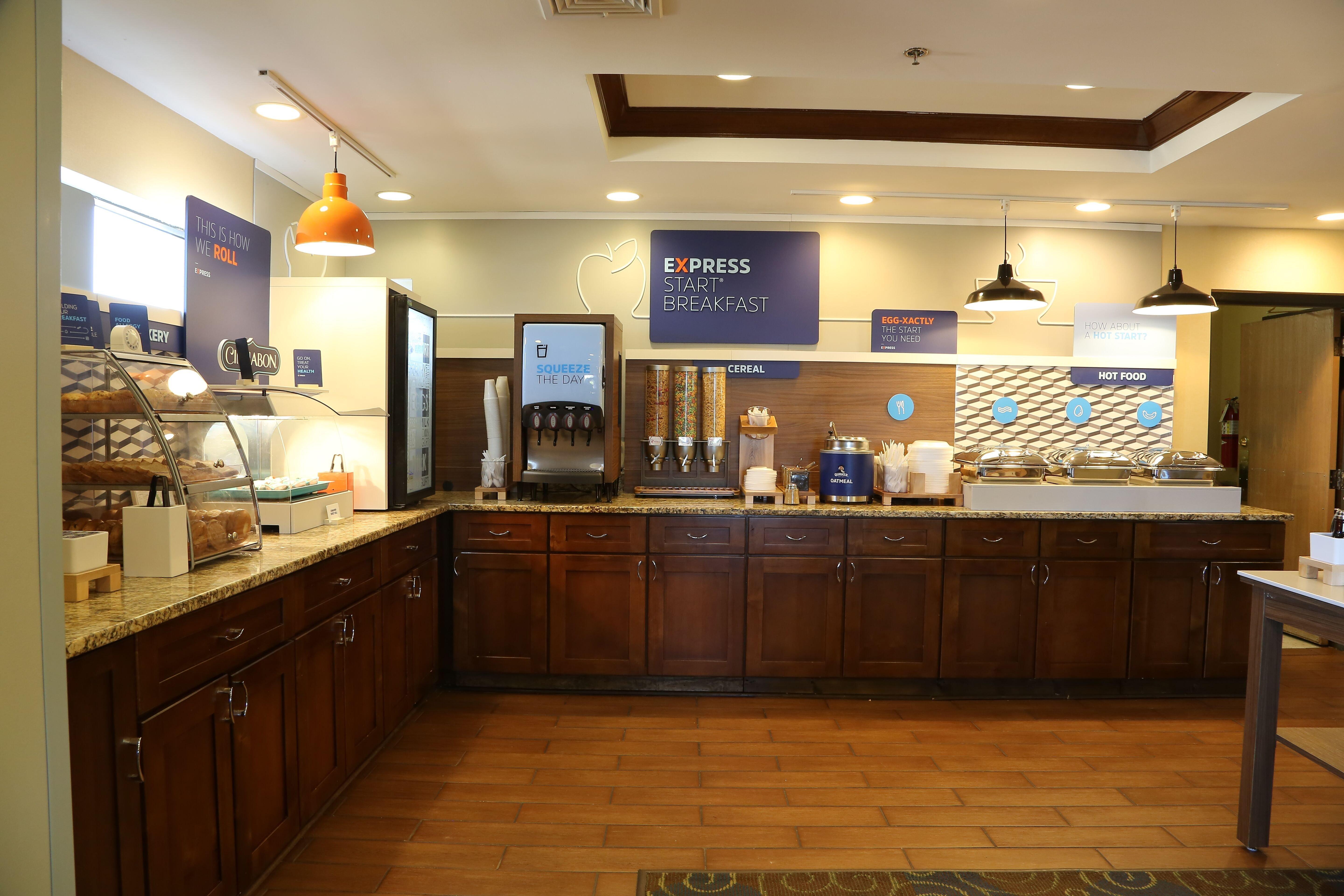 Holiday Inn Express Hotel & Suites Cleveland - Ms By Ihg Exterior foto
