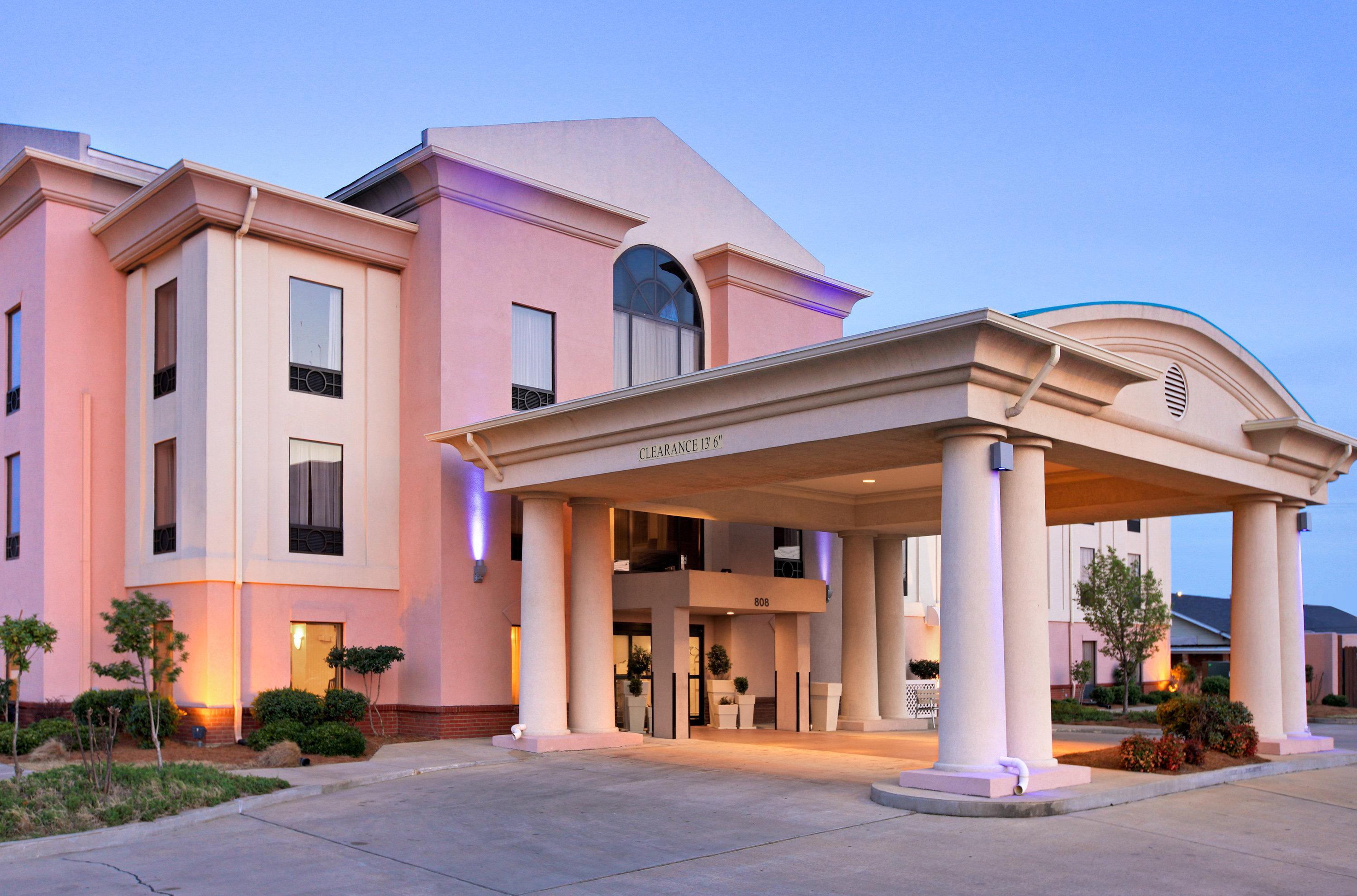 Holiday Inn Express Hotel & Suites Cleveland - Ms By Ihg Exterior foto