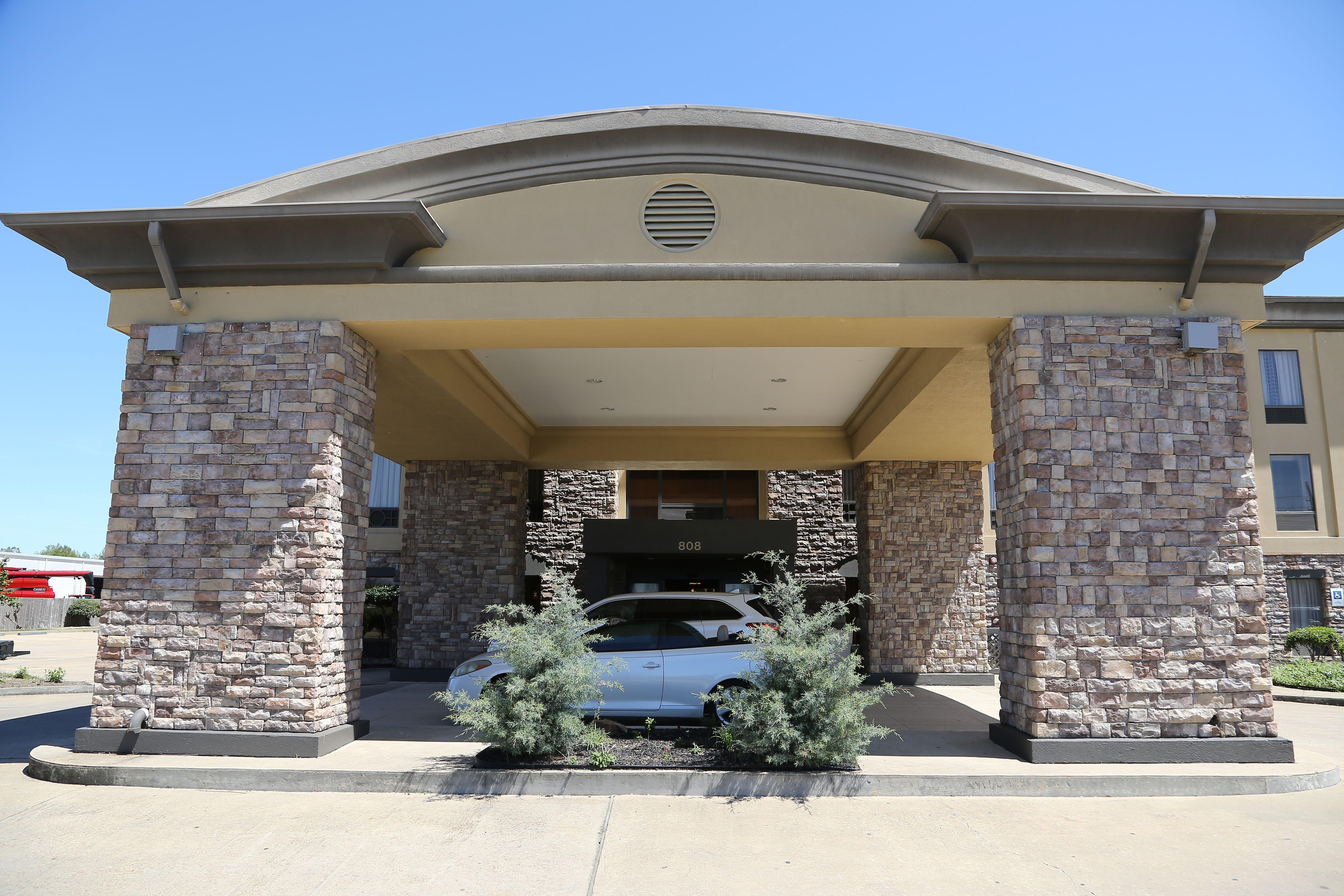 Holiday Inn Express Hotel & Suites Cleveland - Ms By Ihg Exterior foto
