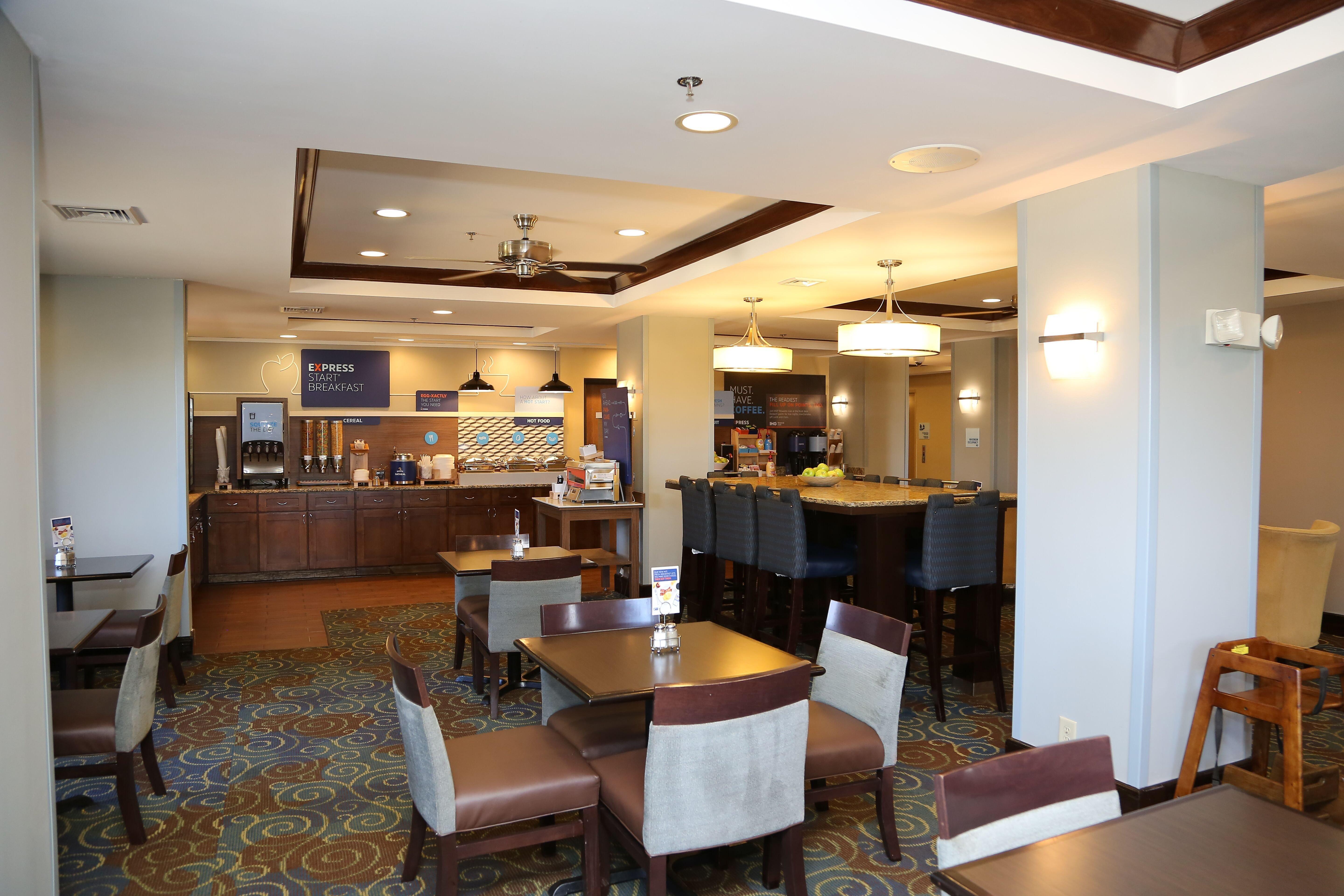 Holiday Inn Express Hotel & Suites Cleveland - Ms By Ihg Exterior foto