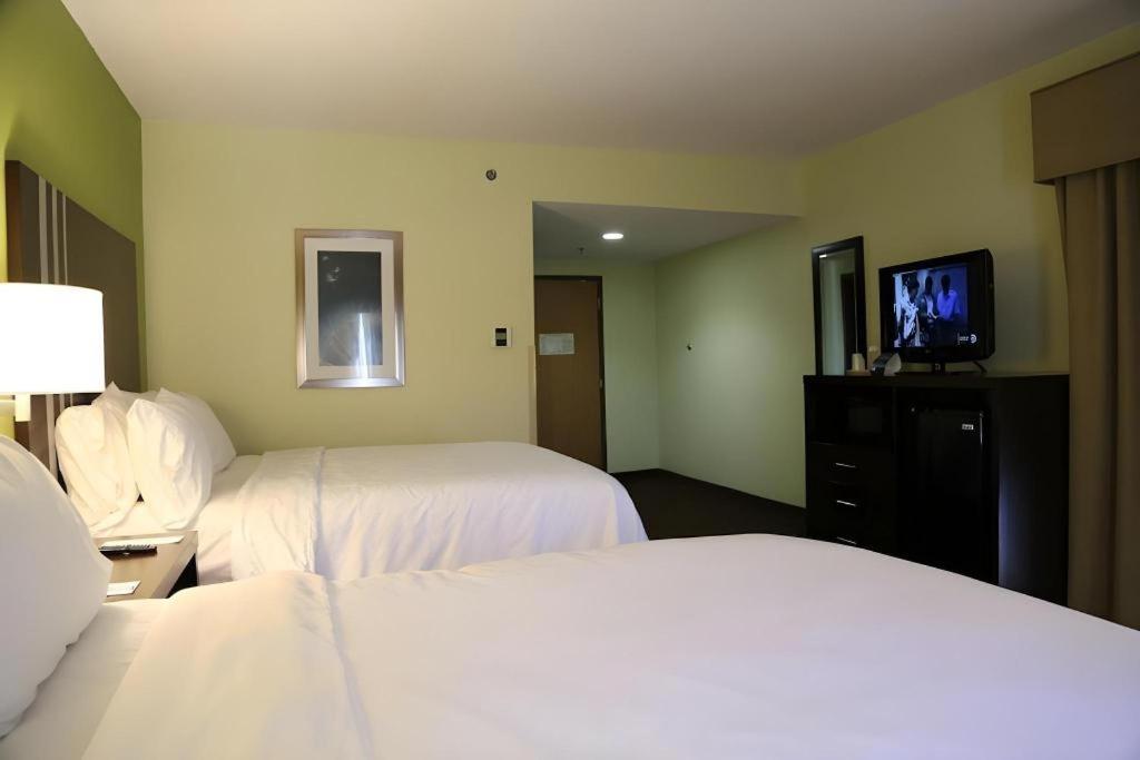 Holiday Inn Express Hotel & Suites Cleveland - Ms By Ihg Exterior foto