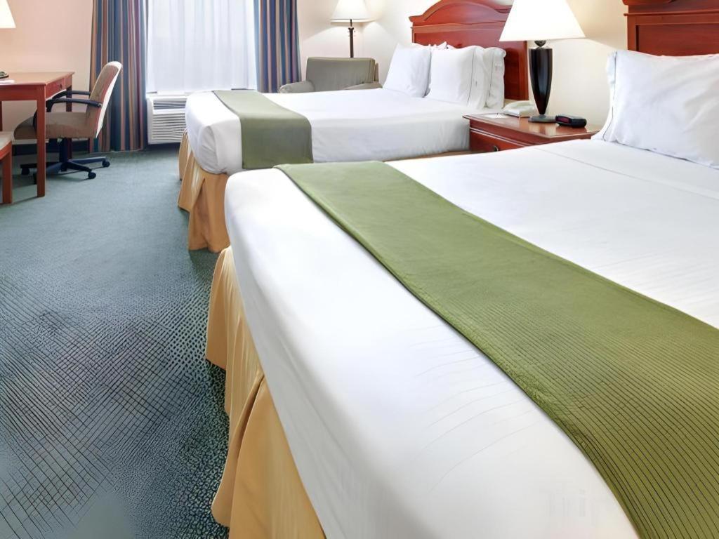 Holiday Inn Express Hotel & Suites Cleveland - Ms By Ihg Exterior foto
