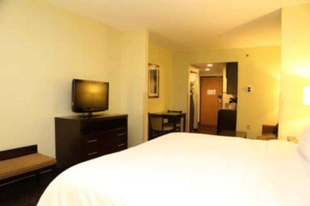 Holiday Inn Express Hotel & Suites Cleveland - Ms By Ihg Exterior foto
