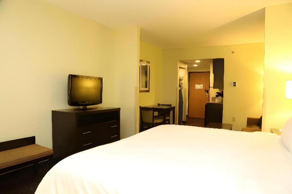 Holiday Inn Express Hotel & Suites Cleveland - Ms By Ihg Exterior foto