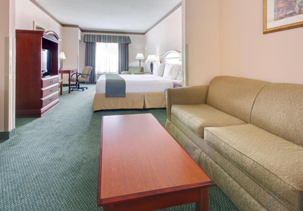 Holiday Inn Express Hotel & Suites Cleveland - Ms By Ihg Exterior foto