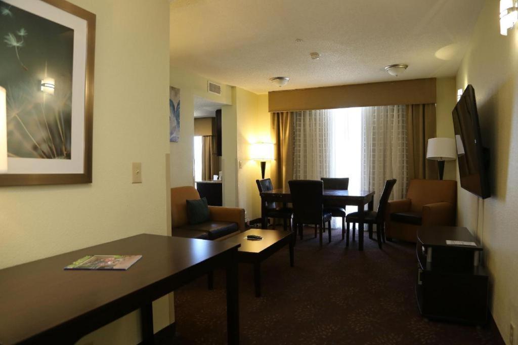 Holiday Inn Express Hotel & Suites Cleveland - Ms By Ihg Exterior foto