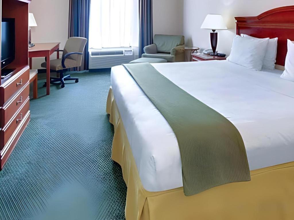 Holiday Inn Express Hotel & Suites Cleveland - Ms By Ihg Exterior foto
